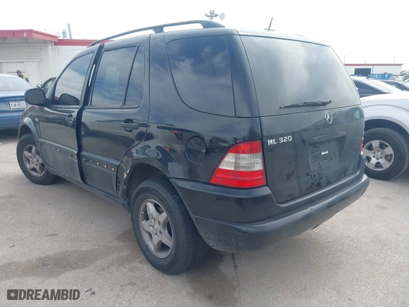 2001 Mercedes-Benz M-Class with VIN 4JGAB54E01A286893, listed as a IAAI auction lot 41799772 with 124,911 mi miles. Bid and sale history available at carsss.com. Image 3.