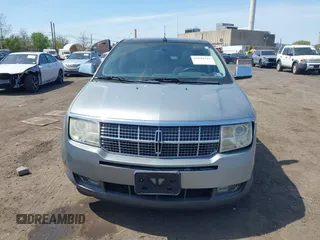2007 Lincoln MKX z VIN 2LMDU88C67BJ30425, wystawiony jako IAAI lot #42102247 z przebiegiem 115 270 mil mil oraz . Historia ofert i sprzedaży dostępna na DreamBid. Obrazek 12.
