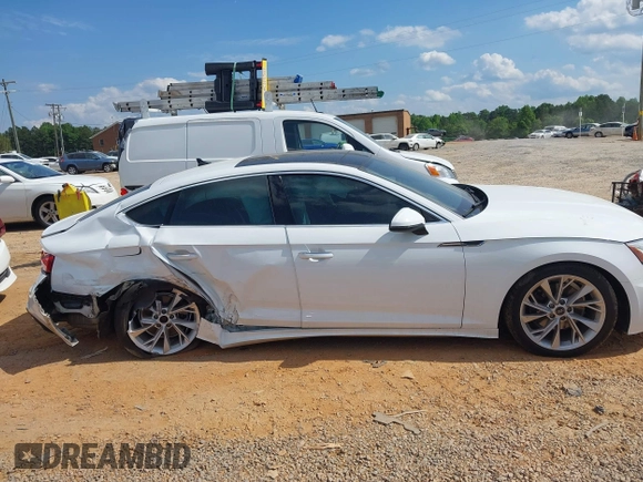2023 Audi A5 Sportback Premium z VIN WAUABCF57PA020461, wystawiony jako IAAI lot #42230307 z przebiegiem 28 983 mil mil oraz . Historia ofert i sprzedaży dostępna na DreamBid. Obrazek 13.