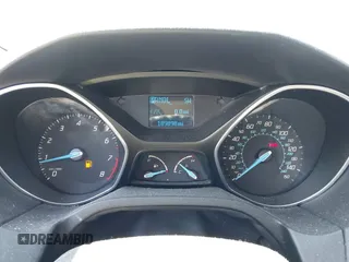 2012 Ford Focus SE z VIN 1FAHP3F21CL177044, wystawiony jako IAAI lot #42702897 z przebiegiem 189 898 mil mil oraz . Historia ofert i sprzedaży dostępna na DreamBid. Obrazek 7.
