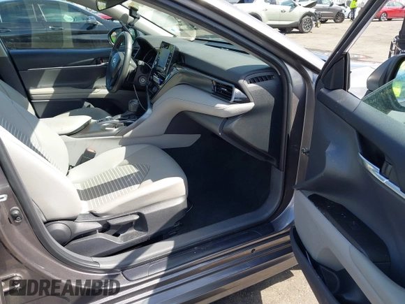 2023 Toyota Camry SE z VIN 4T1G11BK8PU080789, wystawiony jako IAAI lot #41706858 z przebiegiem 48 052 mil mil oraz . Historia ofert i sprzedaży dostępna na DreamBid. Obrazek 5.