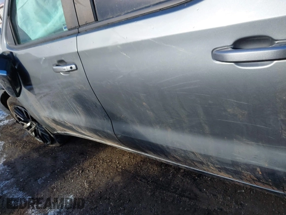 2021 Chevrolet Silverado 1500 LT z VIN 3GCUYDED3MG103587, wystawiony jako IAAI lot #41820846 z przebiegiem 101 809 mil mil oraz . Historia ofert i sprzedaży dostępna na DreamBid. Obrazek 13.