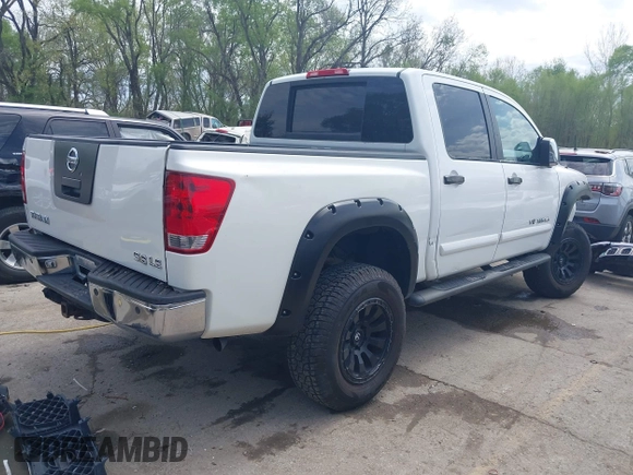 2005 Nissan Titan LE with VIN 1N6AA07BX5N525048, listed as a IAAI auction lot 41984150 with 242,321 mi miles. Bid and sale history available at carsss.com. Image 4.