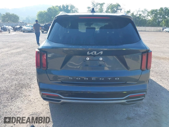 2022 Kia Sorento S z VIN 5XYRL4LCXNG157029, wystawiony jako IAAI lot #42502291 z przebiegiem 60 403 mil mil oraz . Historia ofert i sprzedaży dostępna na DreamBid. Obrazek 17.
