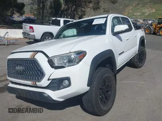 2019 Toyota Tacoma SR z VIN 3TMCZ5AN5KM249582, wystawiony jako IAAI lot #41925752 z przebiegiem 108 417 mil mil oraz . Historia ofert i sprzedaży dostępna na DreamBid. Obrazek 18.