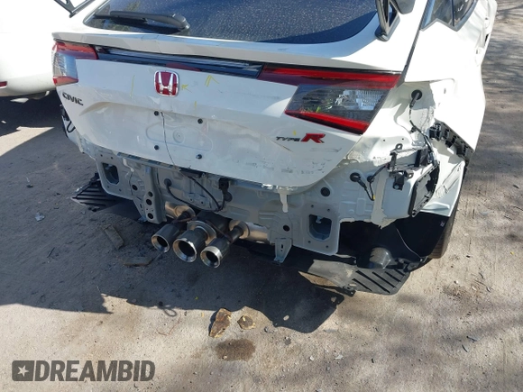 2025 Honda Civic Type R z VIN JHMFL5G4XSX002063, wystawiony jako IAAI lot #41979140 z przebiegiem 3 926 mil mil oraz . Historia ofert i sprzedaży dostępna na DreamBid. Obrazek 6.