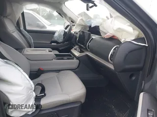 2025 Ford Expedition XLT с VIN 1FMJU1H86SEA17492, выставлен на аукционе IAAI как лот 42416154 с пробегом 2 890 миль миль и . История ставок и продаж доступна на DreamBid. Изображение 5.