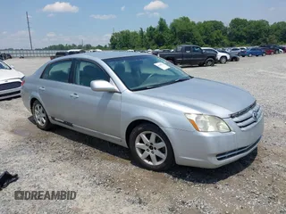 2007 Toyota Avalon XL z VIN 4T1BK36BX7U237932, wystawiony jako IAAI lot #42298273 z przebiegiem 236 405 mil mil oraz . Historia ofert i sprzedaży dostępna na DreamBid. Obrazek 1.
