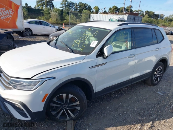 2022 Volkswagen Tiguan S with VIN 3VV1B7AX0NM004543, listed as a IAAI auction lot 40409461 with 999,999 mi miles. Bid and sale history available at carsss.com. Image 13.