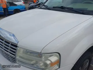 2007 Lincoln Navigator with VIN 5LMFU28597LJ12405, listed as a IAAI auction lot 41911651 with 168,416 mi miles. Bid and sale history available at carsss.com. Image 6.