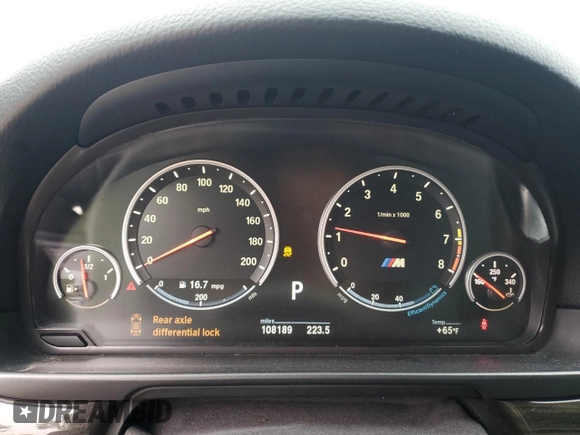 2014 BMW M5 z VIN WBSFV9C58ED097285, wystawiony jako Copart lot #55835345 z przebiegiem 108 189 mil mil oraz Szkoda całkowita • Salvage title. Historia ofert i sprzedaży dostępna na DreamBid. Obrazek 9.