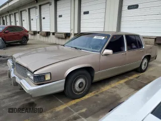 1990 Cadillac DeVille z VIN 1G6CD5338L4330022, wystawiony jako Copart lot #71609344 z przebiegiem 148 710 mil mil oraz Szkoda całkowita • Salvage title. Historia ofert i sprzedaży dostępna na DreamBid. Obrazek 1.