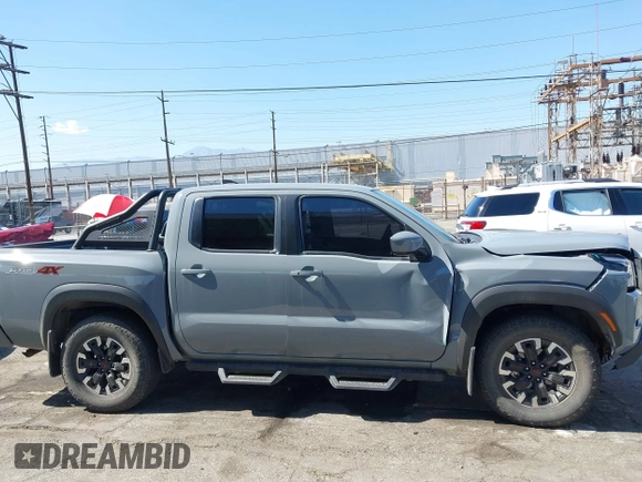 2023 Nissan Frontier Pro-4X z VIN 1N6ED1EKXPN641323, wystawiony jako IAAI lot #42227180 z przebiegiem 25 199 mil mil oraz . Historia ofert i sprzedaży dostępna na DreamBid. Obrazek 13.