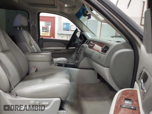 2007 Chevrolet Avalanche LTZ z VIN 3GNEC12037G144865, wystawiony jako IAAI lot #42592982 z przebiegiem 160 962 mil mil oraz . Historia ofert i sprzedaży dostępna na DreamBid. Obrazek 5.