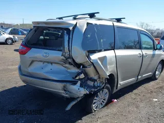 2017 Toyota Sienna XLE Auto Access Seat with VIN 5TDYZ3DC4HS862189, listed as a IAAI auction lot 41989366 with 58,879 mi miles. Bid and sale history available at carsss.com. Image 6.