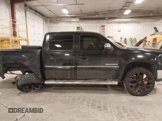 2011 GMC Sierra 1500 SLE z VIN 3GTP1VE08BG100816, wystawiony jako IAAI lot #41768212 z przebiegiem 249 109 mil mil oraz . Historia ofert i sprzedaży dostępna na DreamBid. Obrazek 13.