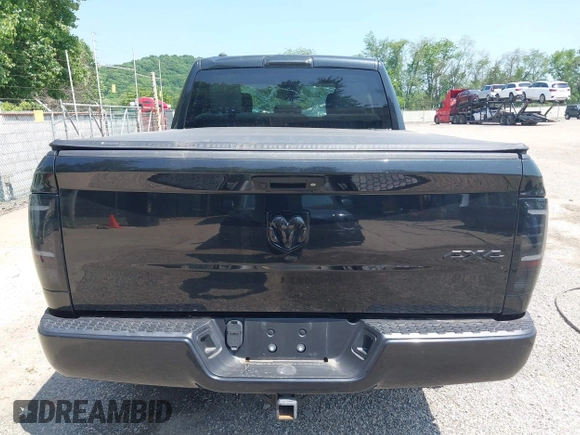 2018 Ram 1500 Express z VIN 1C6RR7FT9JS290131, wystawiony jako IAAI lot #42377820 z przebiegiem 56 442 mil mil oraz . Historia ofert i sprzedaży dostępna na DreamBid. Obrazek 16.