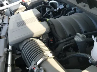 2025 Chevrolet Silverado 1500 LT z VIN 2GCUKDED4S1127825, wystawiony jako IAAI lot #42343767 z przebiegiem 3 646 mil mil oraz . Historia ofert i sprzedaży dostępna na DreamBid. Obrazek 19.