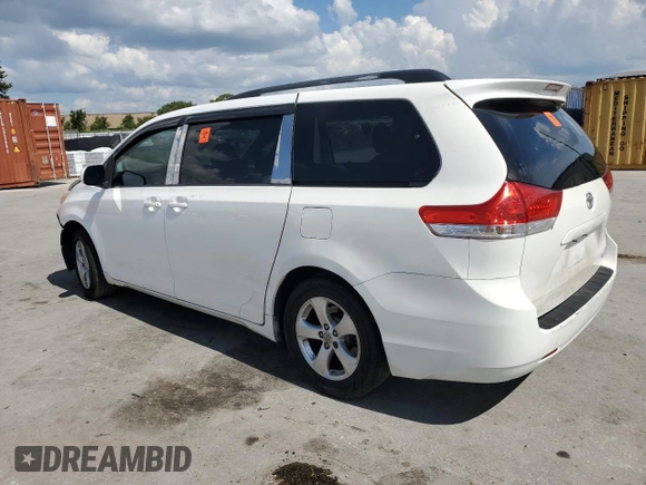 2014 Toyota Sienna LE AAS z VIN 5TDKK3DC1ES468896, wystawiony jako Copart lot #60520405 z przebiegiem 239 779 mil mil oraz Szkoda całkowita • Salvage title. Historia ofert i sprzedaży dostępna na DreamBid. Obrazek 2.