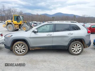 2015 Jeep Cherokee Limited with VIN 1C4PJMDS3FW576332, listed as a IAAI auction lot 41618035 with 203,620 mi miles. Bid and sale history available at carsss.com. Image 15.