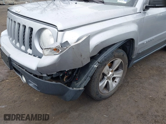 2017 Jeep Patriot High Altitude z VIN 1C4NJPFA9HD118354, wystawiony jako IAAI lot #41848700 z przebiegiem 82 624 mil mil oraz . Historia ofert i sprzedaży dostępna na DreamBid. Obrazek 6.
