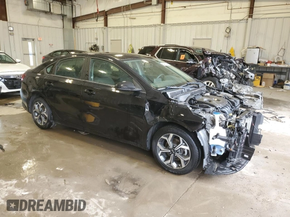 2021 Kia Forte LXS with VIN 3KPF24AD6ME391617, listed as a Copart auction lot 61461165 with 61,272 mi miles and Salvage title. Bid and sale history available at DreamBid. Image 4.