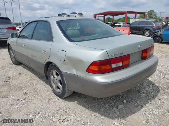 1998 Lexus ES 300 Luxury Sport Sdn with VIN JT8BF28G7W0089321, listed as a IAAI auction lot 41870650 with NaN miles. Bid and sale history available at carsss.com. Image 3.