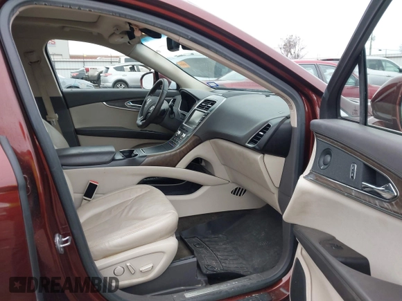 2016 Lincoln MKX Reserve z VIN 2LMPJ6LP0GBL42595, wystawiony jako IAAI lot #41248786 z przebiegiem 99 895 mil mil oraz . Historia ofert i sprzedaży dostępna na DreamBid. Obrazek 5.