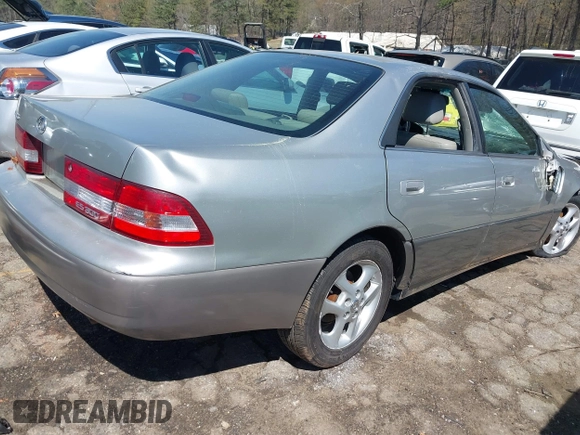 2001 Lexus ES with VIN JT8BF28G615110087, listed as a IAAI auction lot 41853786 with 152,048 mi miles. Bid and sale history available at carsss.com. Image 4.