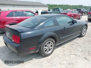 2005 Ford Mustang Deluxe z VIN 1ZVFT80N355240212, wystawiony jako IAAI lot #42426192 z przebiegiem 68 742 mil mil oraz . Historia ofert i sprzedaży dostępna na DreamBid. Obrazek 4.