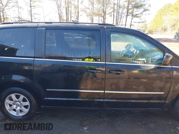 2010 Chrysler Town & Country Touring with VIN 2A4RR5DX0AR320261, listed as a IAAI auction lot 41816276 with 260,000 mi miles. Bid and sale history available at carsss.com. Image 13.