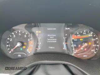 2024 Jeep Compass Sport z VIN 3C4NJDAN8RT157988, wystawiony jako Copart lot #52944995 z przebiegiem 7 740 mil mil oraz Szkoda całkowita • Salvage title. Historia ofert i sprzedaży dostępna na DreamBid. Obrazek 9.
