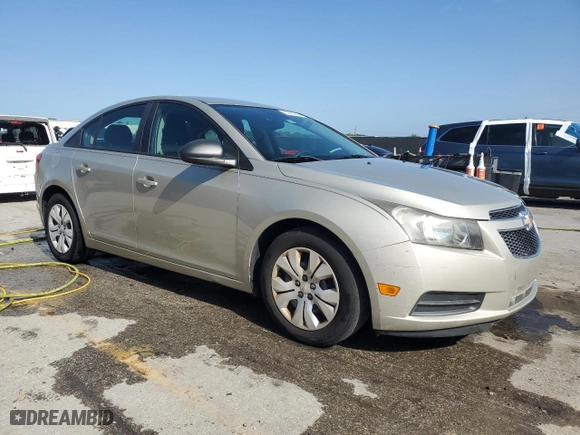 2014 Chevrolet Cruze LS with VIN 1G1PA5SH3E7101939, listed as a Copart auction lot 52426935 with 88,004 mi miles and Salvage Title. Bid and sale history available at carsss.com. Image 4.