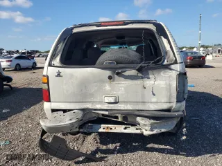 2002 Chevrolet Tahoe LT with VIN 1GNEC13Z72R277702, listed as a Copart auction lot 88243555 with 0 mi miles and Salvage Title. Bid and sale history available at carsss.com. Image 6.