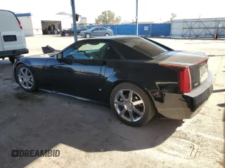 2008 Cadillac XLR z VIN 1G6YV36AX85600306, wystawiony jako Copart lot #77781444 z przebiegiem 123 082 mil mil oraz Tytuł czysty. Historia ofert i sprzedaży dostępna na DreamBid. Obrazek 2.