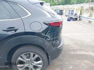 2024 Mazda CX-30 S Preferred z VIN 3MVDMBCM3RM663118, wystawiony jako IAAI lot #42336540 z przebiegiem 11 096 mil mil oraz . Historia ofert i sprzedaży dostępna na DreamBid. Obrazek 6.
