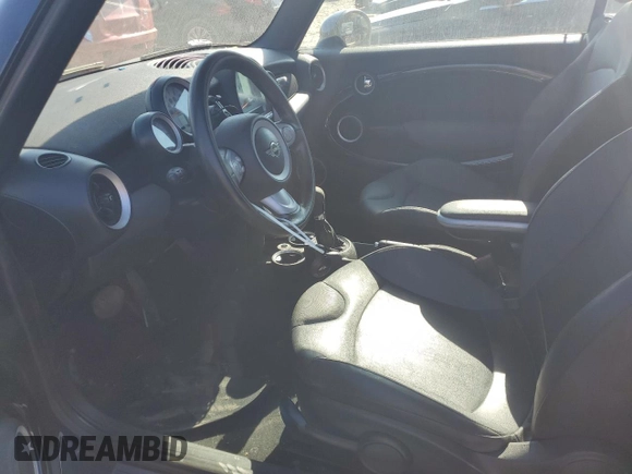 2009 MINI Convertible with VIN WMWMR33559TU96728, listed as a Copart auction lot 77949004 with 86,084 mi miles and Clean title. Bid and sale history available at DreamBid. Image 7.