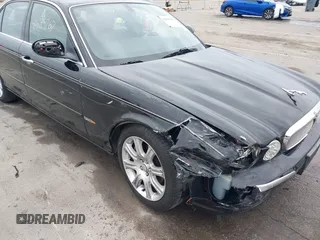 2004 Jaguar XJ with VIN SAJWA71C14SG20122, listed as a IAAI auction lot 41685767 with 113,392 mi miles. Bid and sale history available at carsss.com. Image 6.