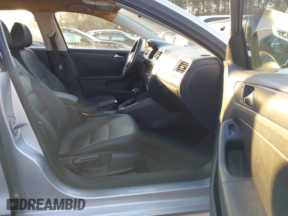 2012 Volkswagen Jetta Sedan SE w/Convenience & Sunroof with VIN 3VWDX7AJ5CM123272, listed as a IAAI auction lot 41335021 with 195,961 mi miles. Bid and sale history available at carsss.com. Image 5.