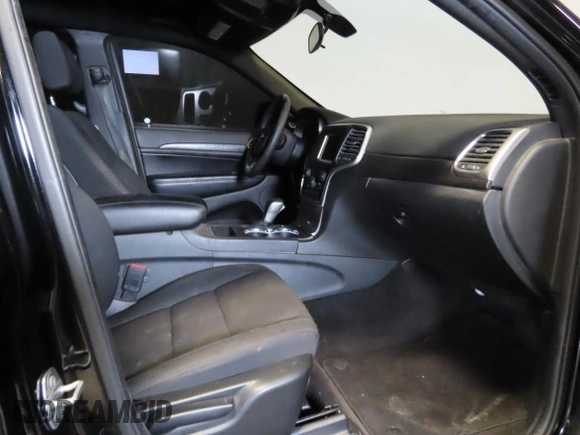 2018 Jeep Grand Cherokee Laredo E with VIN 1C4RJEAG0JC513620, listed as a Copart auction lot 63520735 with 67,654 mi miles and Clean title. Bid and sale history available at DreamBid. Image 5.