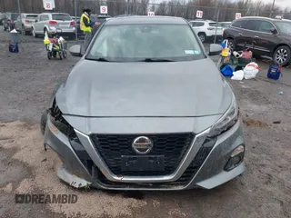 2019 Nissan Altima 2.5 SV with VIN 1N4BL4DV5KC168351, listed as a IAAI auction lot 41942156 with 82,095 mi miles. Bid and sale history available at carsss.com. Image 13.