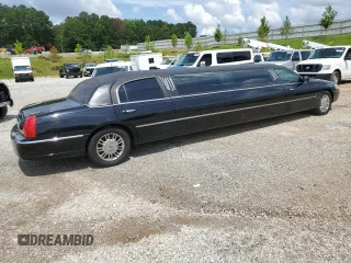 2004 Lincoln Town Car Executive z VIN 1L1FM81W54Y674245, wystawiony jako Copart lot #59638315 z przebiegiem 183 637 mil mil oraz Czysty tytuł • Clean title. Historia ofert i sprzedaży dostępna na DreamBid. Obrazek 3.