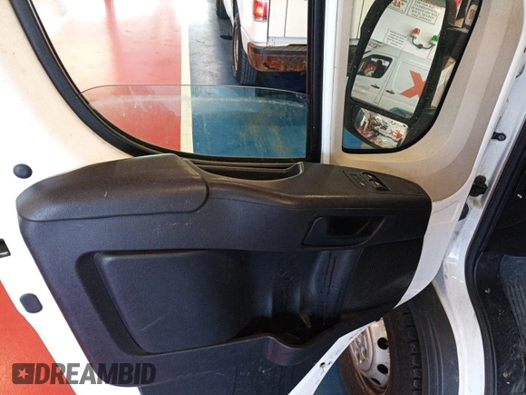 2018 Ram ProMaster Cargo z VIN 3C6TRVDG5JE112252, wystawiony jako IAAI lot #42399558 z przebiegiem 159 166 mil mil oraz . Historia ofert i sprzedaży dostępna na DreamBid. Obrazek 34.
