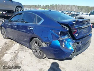 2018 Nissan Altima 2.5 SL with VIN 1N4AL3AP1JC294068, listed as a IAAI auction lot 41639471 with 100,772 mi miles. Bid and sale history available at carsss.com. Image 3.
