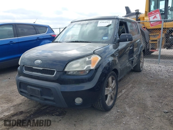 2010 Kia Soul + with VIN KNDJT2A27A7066528, listed as a IAAI auction lot 42064962 with 260,454 mi miles. Bid and sale history available at carsss.com. Image 2.