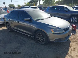 2012 Volkswagen Jetta SE с VIN 3VWDX7AJ2CM323171, выставлен на аукционе IAAI как лот 42025291 с пробегом 172 972 миль миль и . История ставок и продаж доступна на DreamBid. Изображение 1.