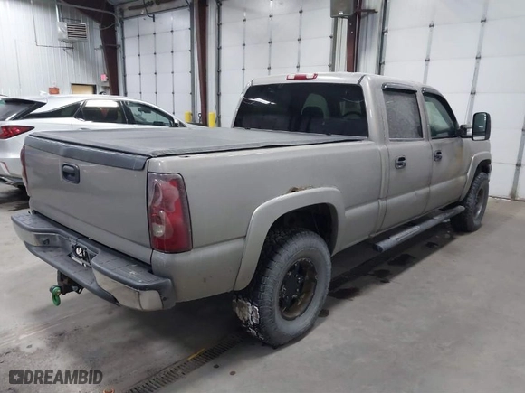 2003 Chevrolet Silverado 1500HD LT with VIN 1GCGK13U23F142493, listed as a IAAI auction lot 41354080 with 256,725 mi miles. Bid and sale history available at carsss.com. Image 4.