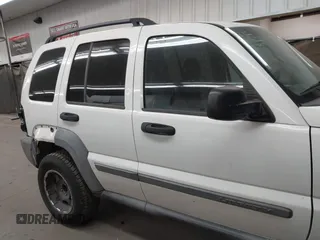 2007 Jeep Liberty Sport with VIN 1J4GL48KX7W686326, listed as a IAAI auction lot 42025033 with 196,021 mi miles. Bid and sale history available at carsss.com. Image 13.