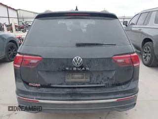 2023 Volkswagen Tiguan S z VIN 3VVRB7AX4PM046851, wystawiony jako IAAI lot #42039811 z przebiegiem 44 985 mil mil oraz . Historia ofert i sprzedaży dostępna na DreamBid. Obrazek 17.