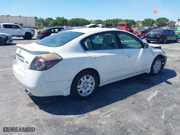 2009 Nissan Altima 2.5 S with VIN 1N4AL21EX9C103994, listed as a IAAI auction lot 41773486 with 159,997 mi miles. Bid and sale history available at carsss.com. Image 4.